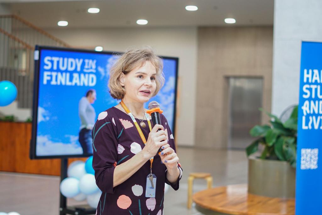 ThS. Miekk-Oja Suvi Kristiina, Quyền Hiệu trưởng VFIS phát biểu khai mạc Ngày hội giáo dục: Du học tại Phần Lan